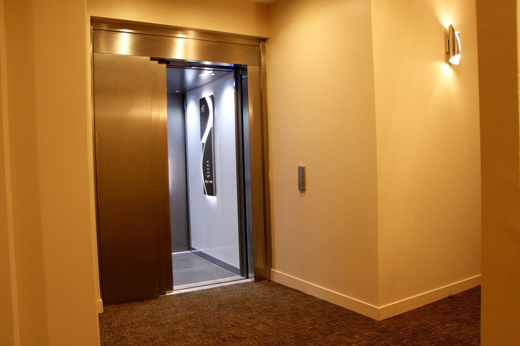 Hotel L'Esturgeon ポワシー エクステリア 写真