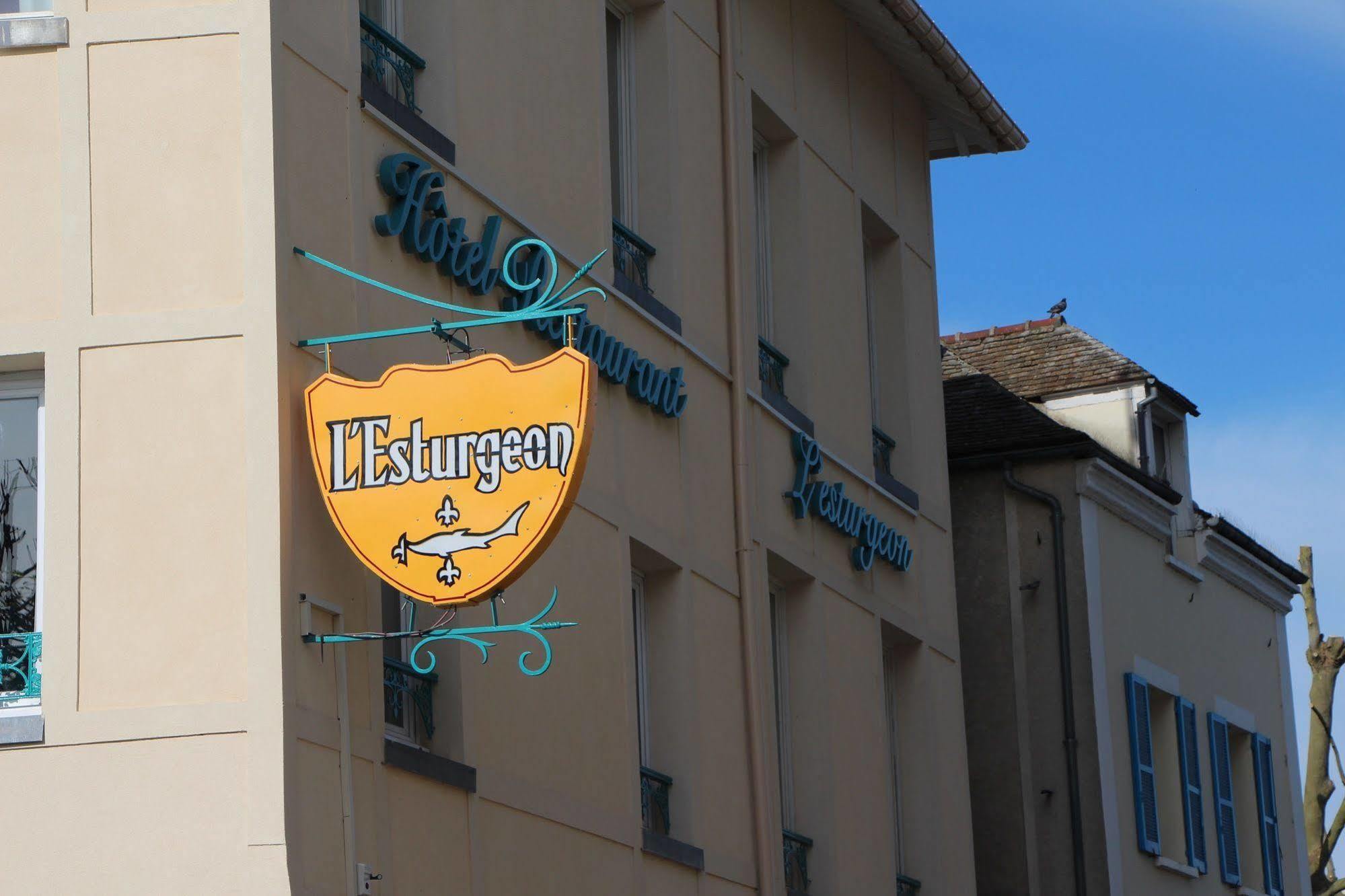 Hotel L'Esturgeon ポワシー エクステリア 写真